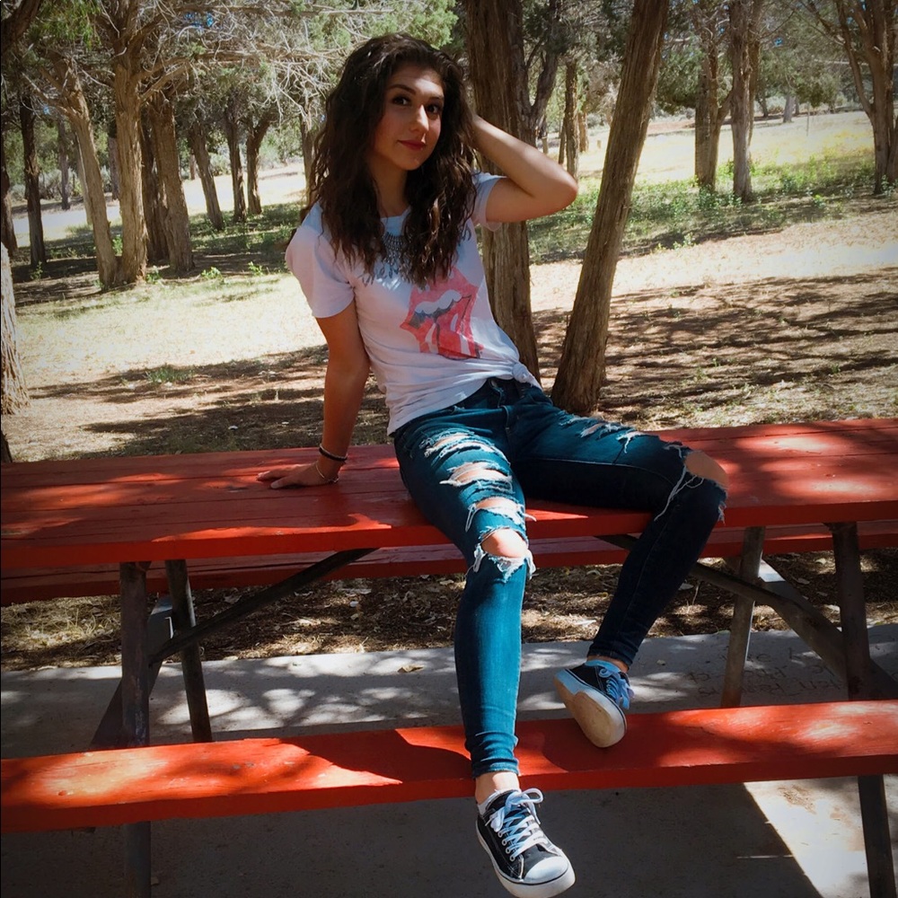 Meet your newest Posher, KaDance! 🖤